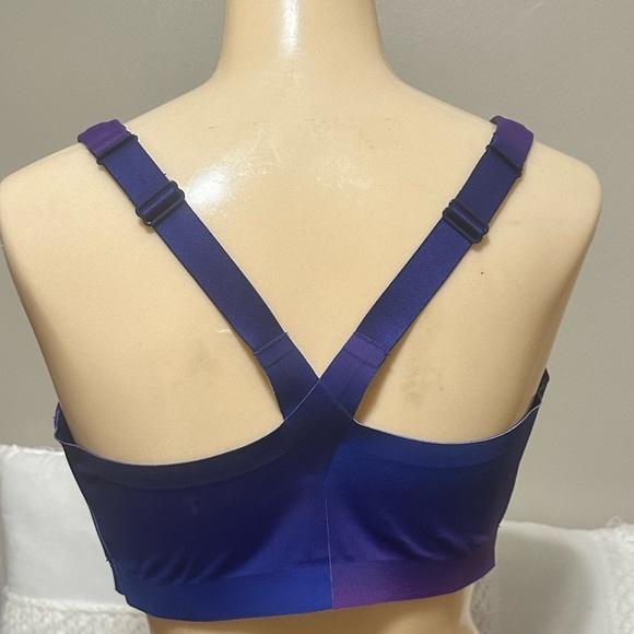 Victoria’s Secret Knockout sports bra - Picture 2 of 2